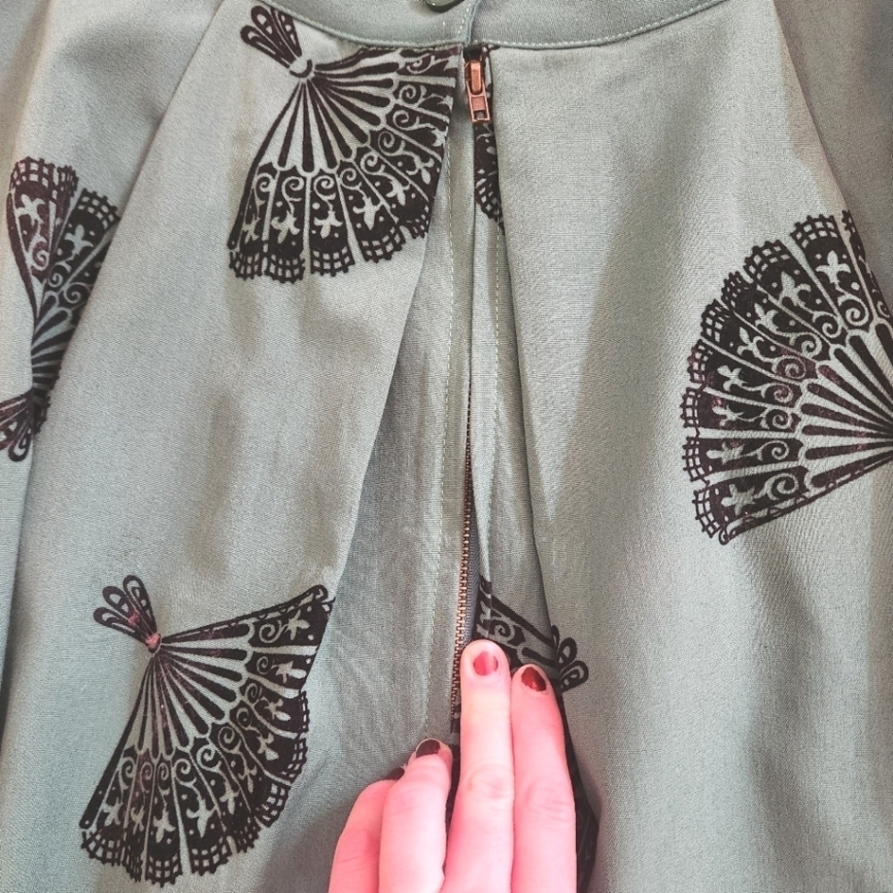 EUC Bettie Page by Tatyana Velvet Green Skirt, Size M - Picture 7 of 9